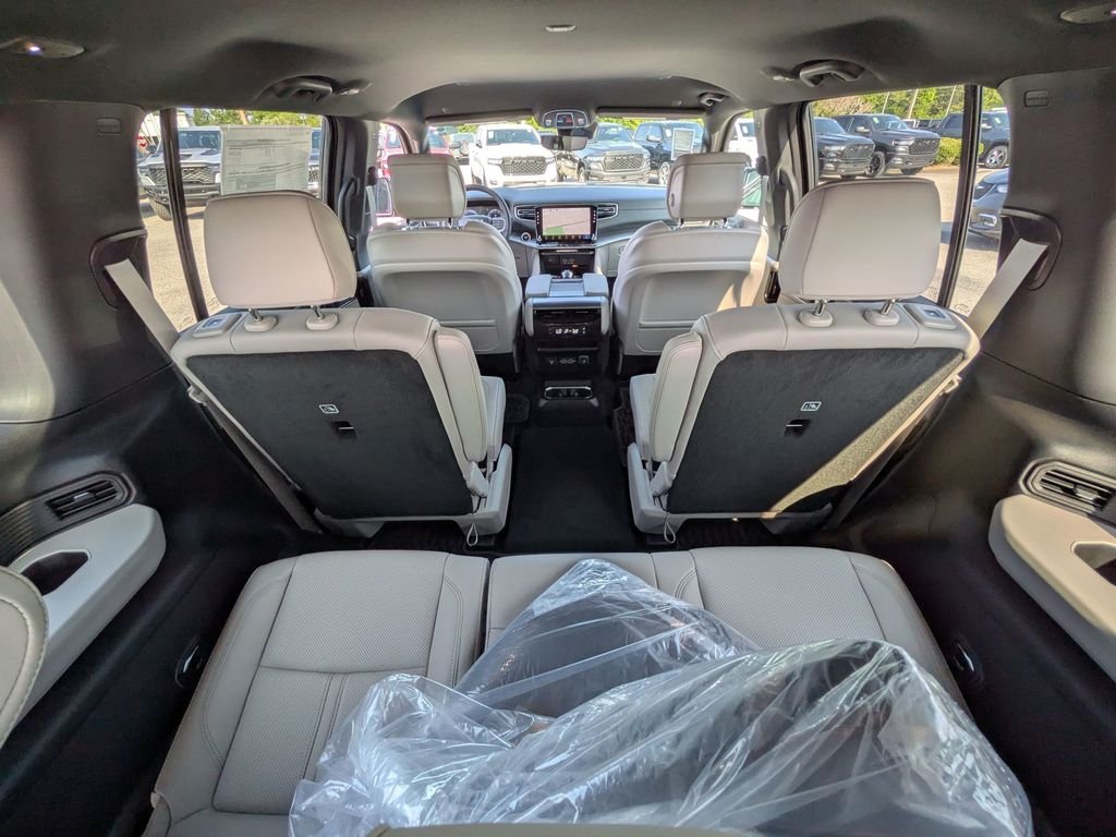 New 2026 Velvet Red Pearl-Coat Exterior Paint Jeep  image 27