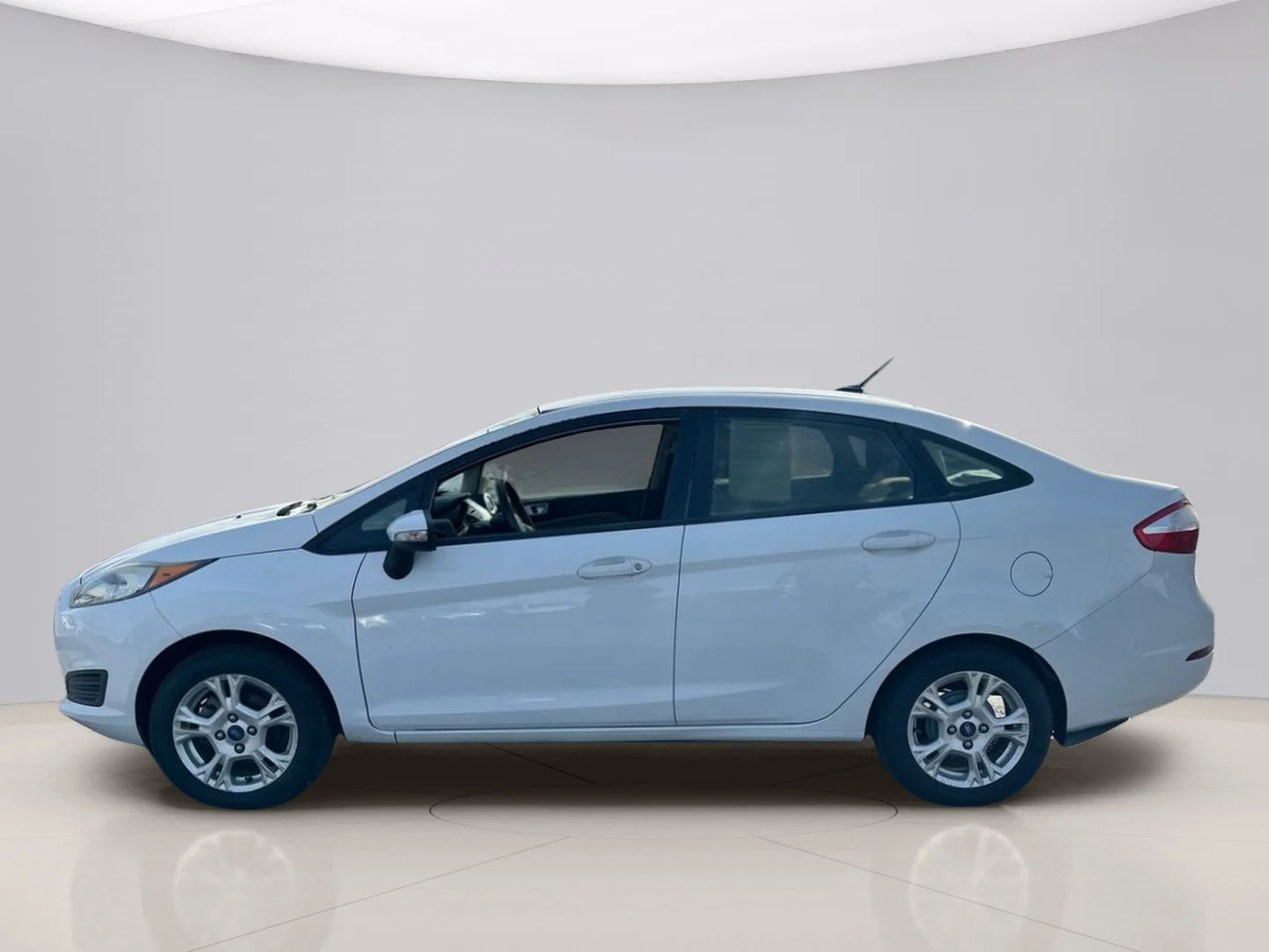 Used 2016 White Ford  image 2