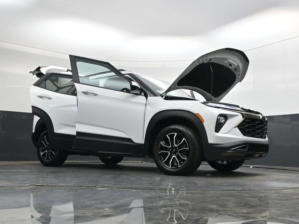 Used 2024 Summit White Chevrolet ACTIV image 43