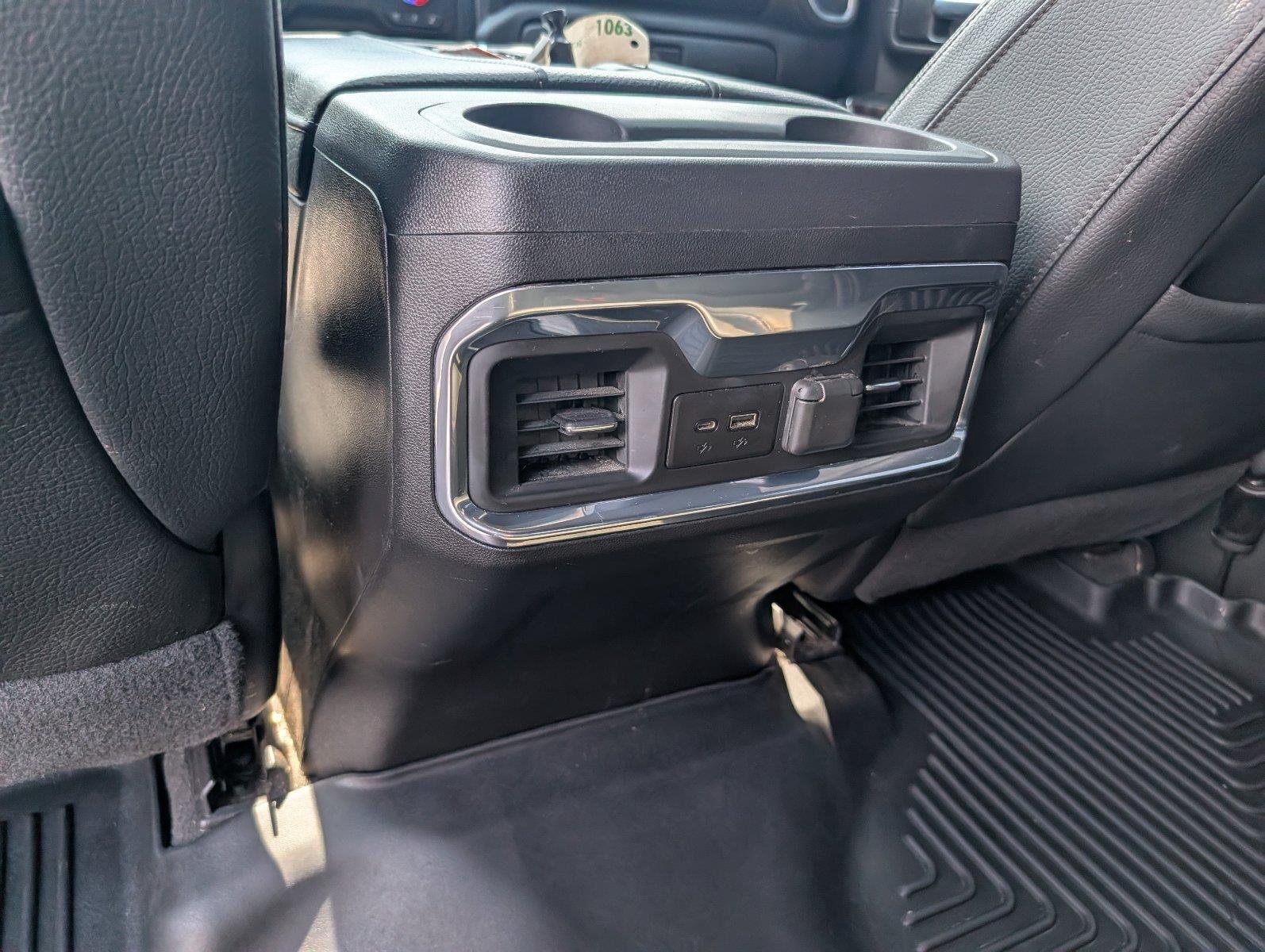 Used 2022 White Frost Tricoat GMC Denali image 33