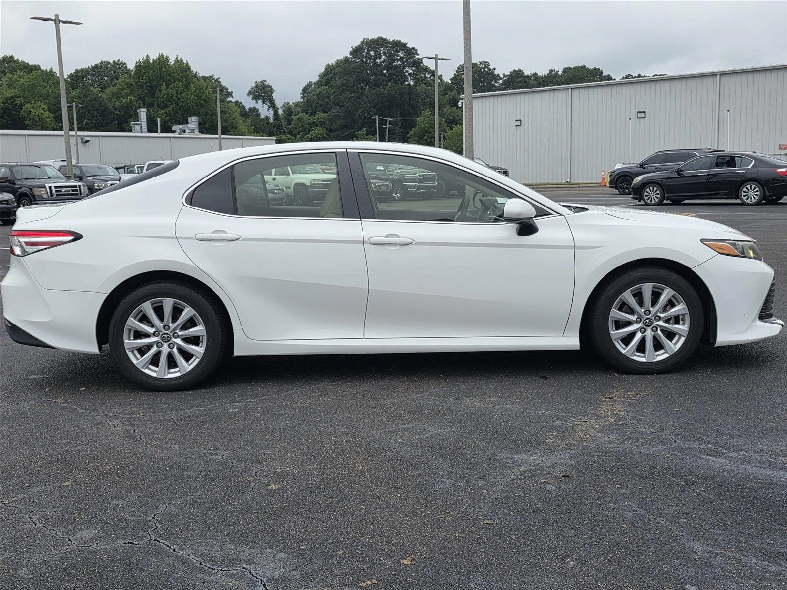 Used 2018 Super White Toyota LE image 4