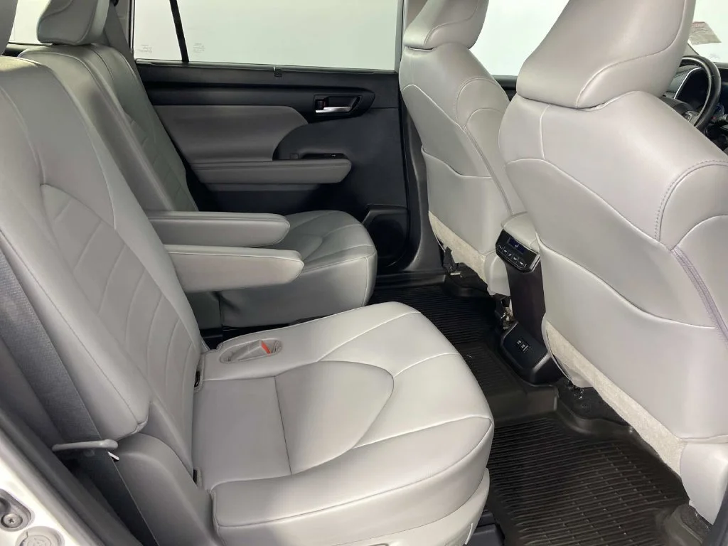 Used 2021 Blizzard Pearl Toyota XLE image 11