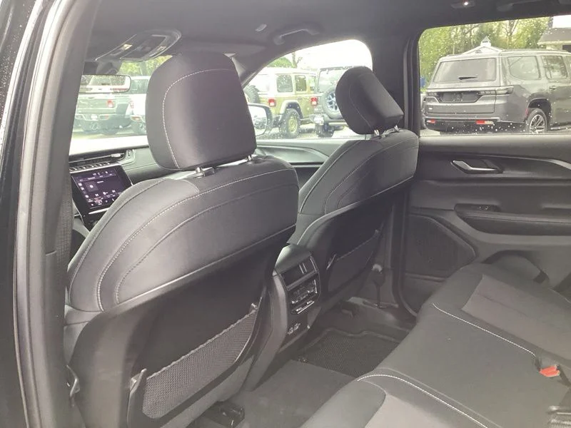 New 2026 Diamond Black Crystal Pearl-Coat Exterior Paint Jeep Laredo image 21