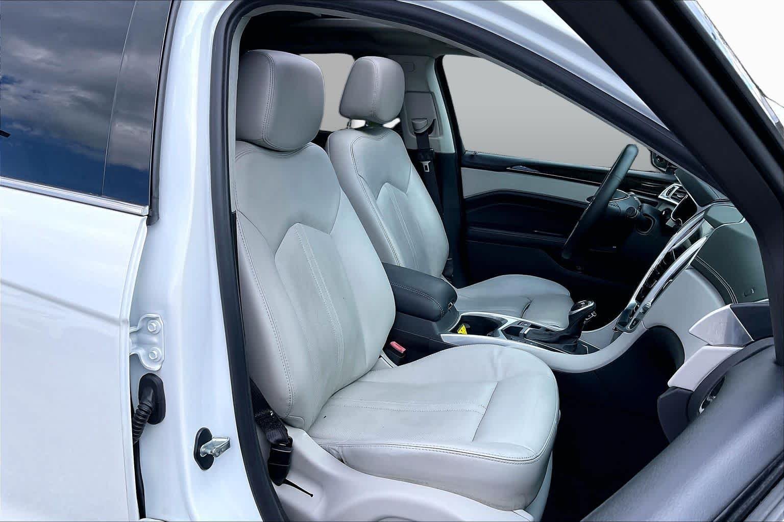 Used 2016 Platinum Ice Tricoat Cadillac Luxury Collection image 9