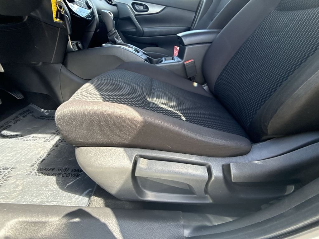Used 2018 White Nissan S image 12