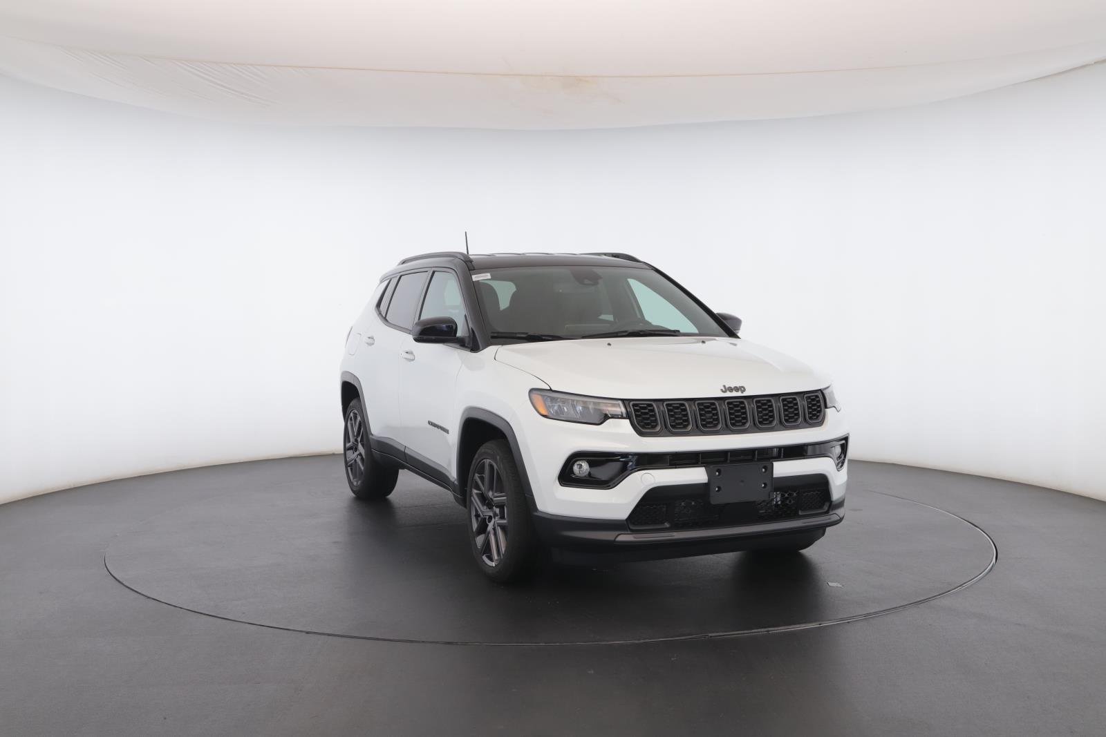 New 2026 Bright White Clear-Coat Exterior Paint Jeep Limited Altitude 4x4 image 34