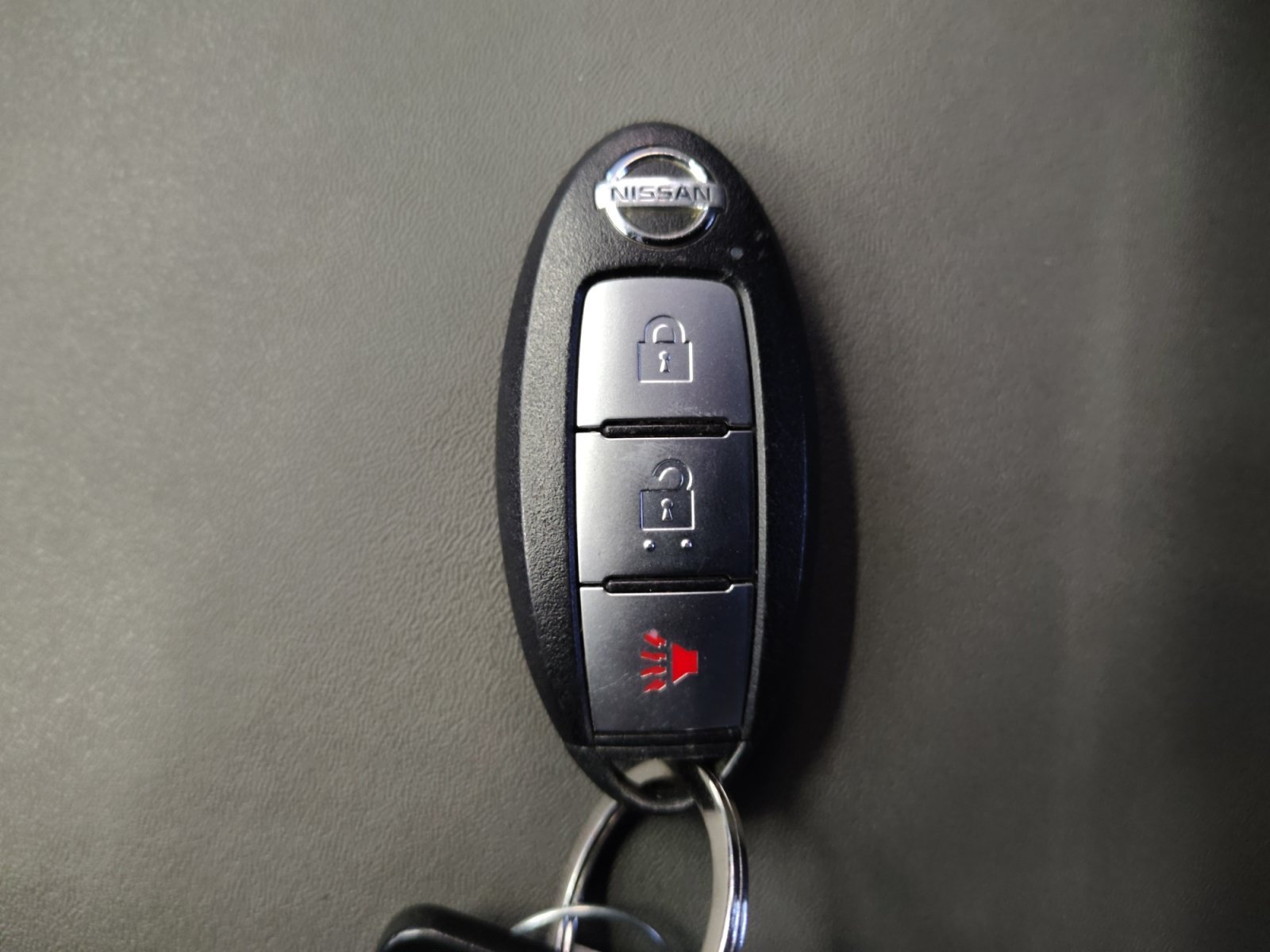 Used 2020 Glacier White Nissan SV image 29