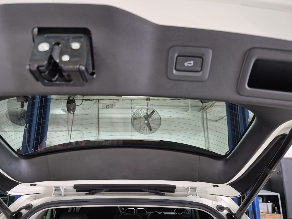 Used 2019 White Mazda Touring image 18