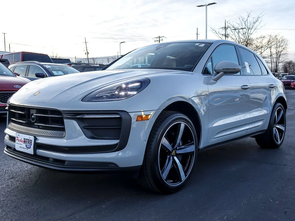 2023 Porsche Macan's photo