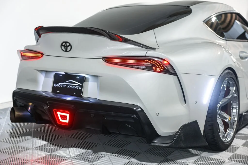 Used 2022 White Toyota 3.0 image 11