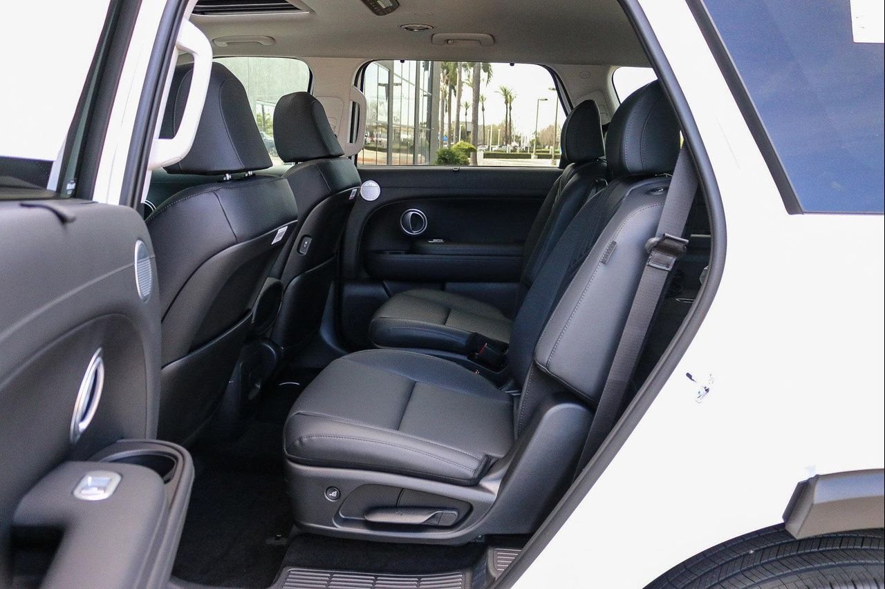 New 2026 White Hyundai SEL Premium image 20
