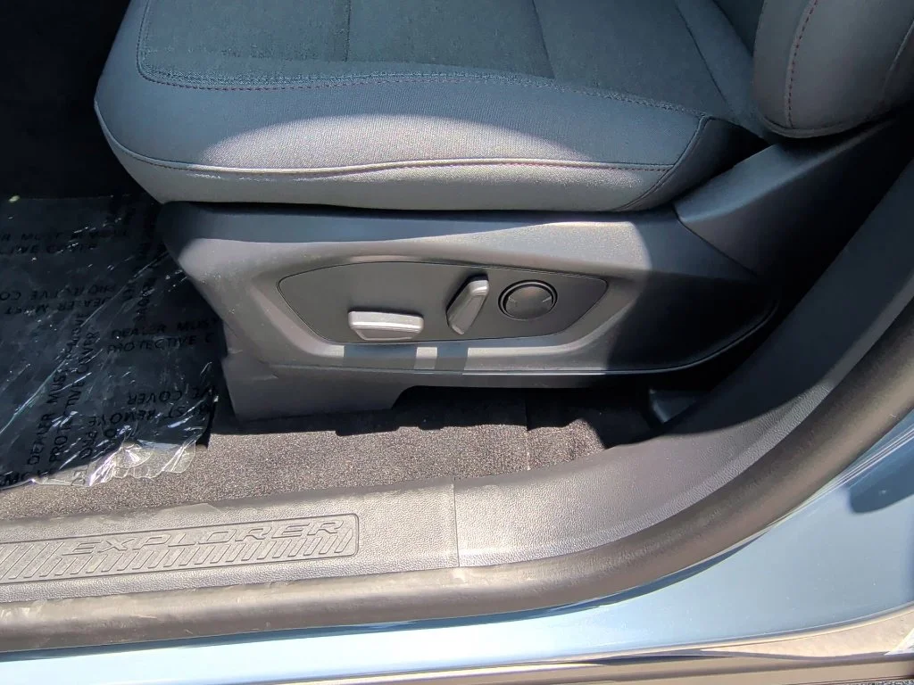Used 2026 Vapor Blue Metallic Ford Active image 13