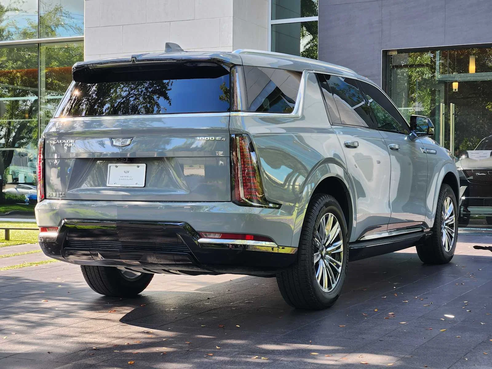 New 2026 Luna Metallic Cadillac Luxury image 4