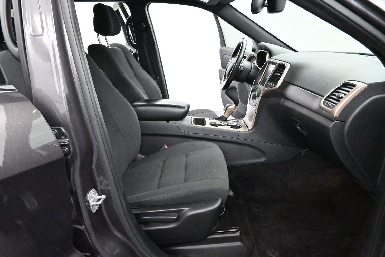 Used 2016 Granite Crystal Metallic Clearcoat Jeep Laredo image 26