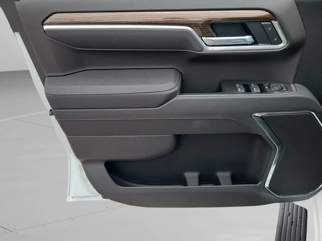 New 2026 Summit White Chevrolet RST image 16