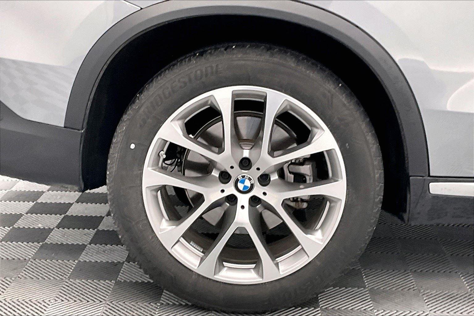 Certified Used 2024 Skyscraper Grey Metallic BMW xDrive40i image 6