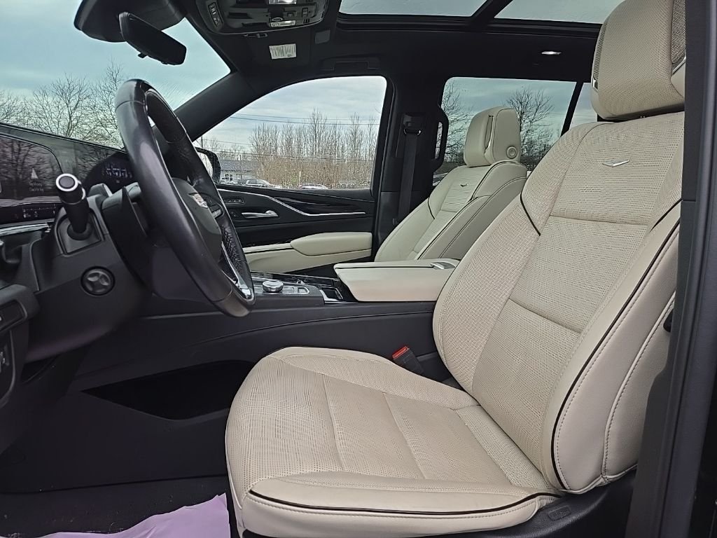 Used 2023 Black Cadillac Sport image 13