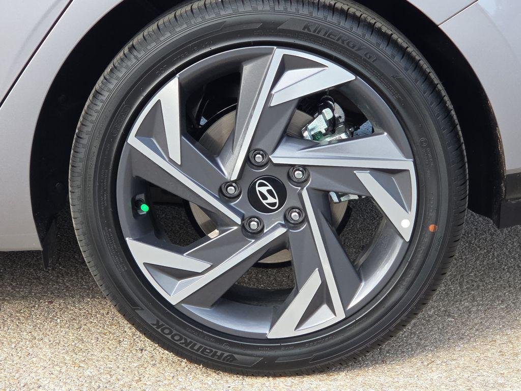 New 2025 Silver Hyundai Limited image 9