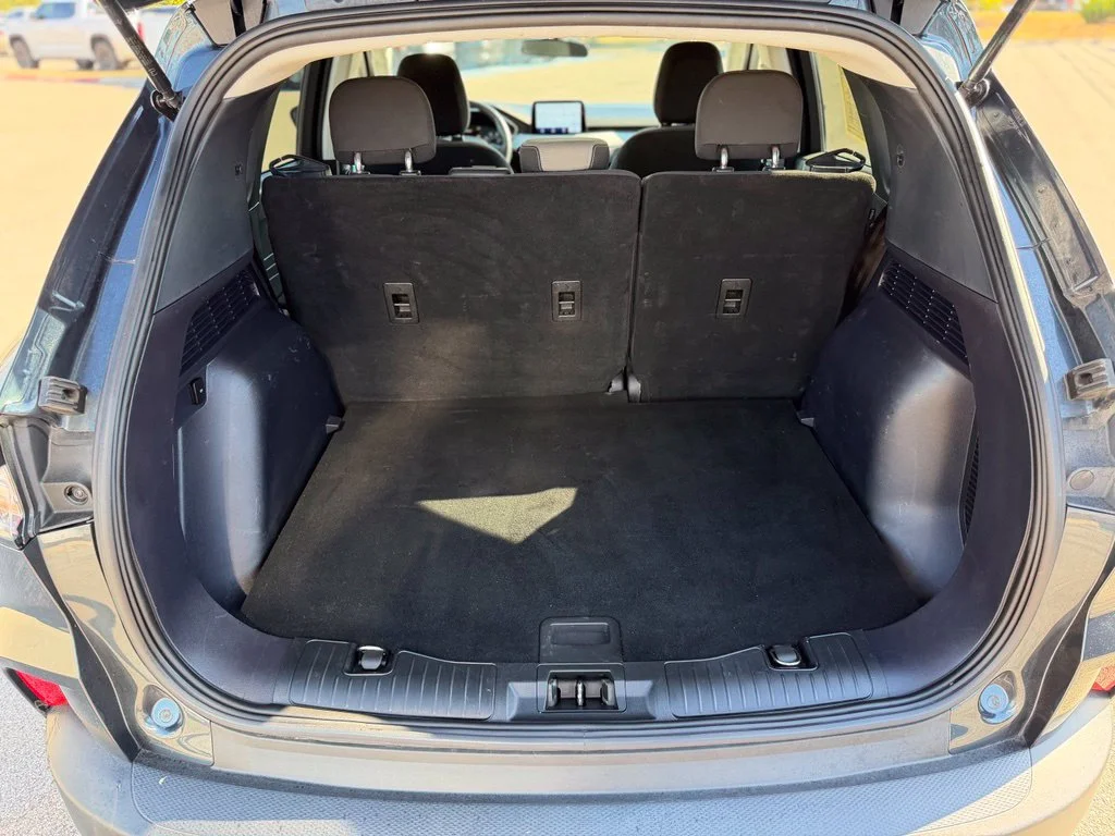 Used 2022 Blue Ford SE image 17