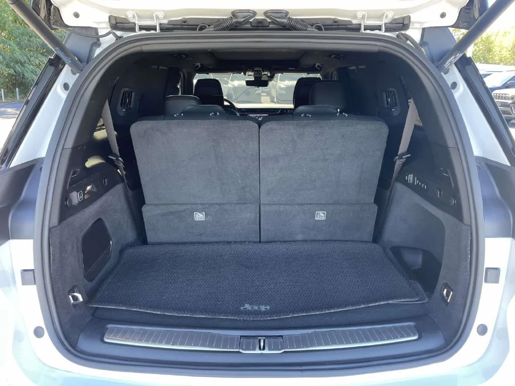 Used 2023 White Jeep Summit image 41
