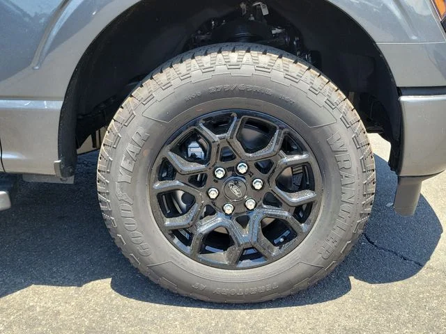 New 2026 Carbonized Gray Metallic Ford XLT image 7
