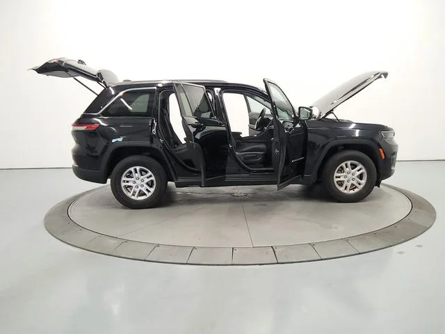 Used 2024 Black Jeep Laredo image 17