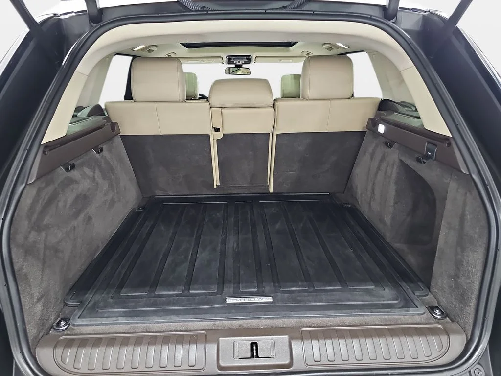 Used 2016 Blue Land Rover HSE Td6 image 14