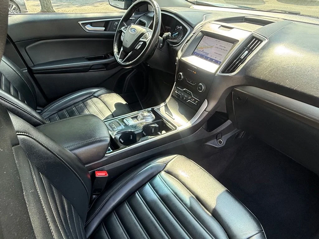 Used 2020 Green Ford SEL image 30