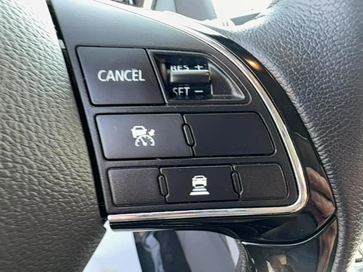 Used 2025 Gray Mitsubishi SE image 14