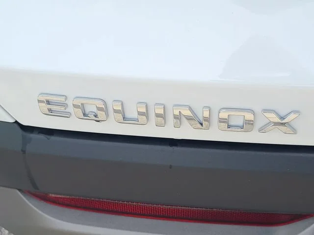 New 2027 Summit White Chevrolet LT image 33