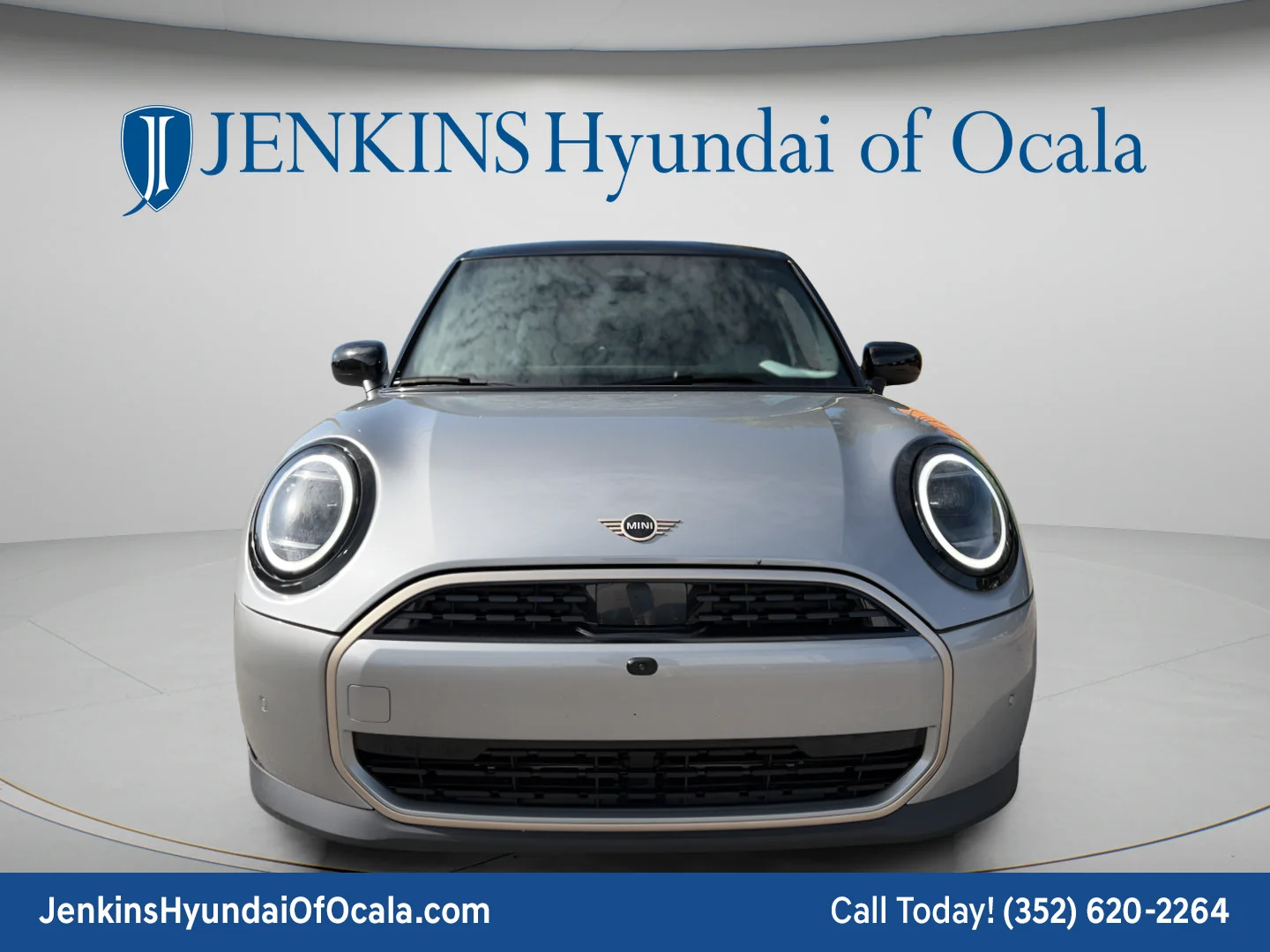 Used 2025 Silver MINI Cooper image 8