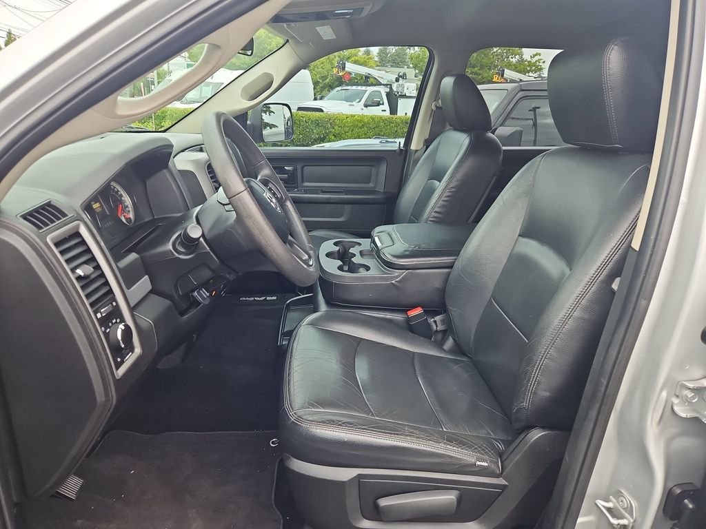Used 2018 Bright Silver Clearcoat Metallic Ram Tradesman image 12