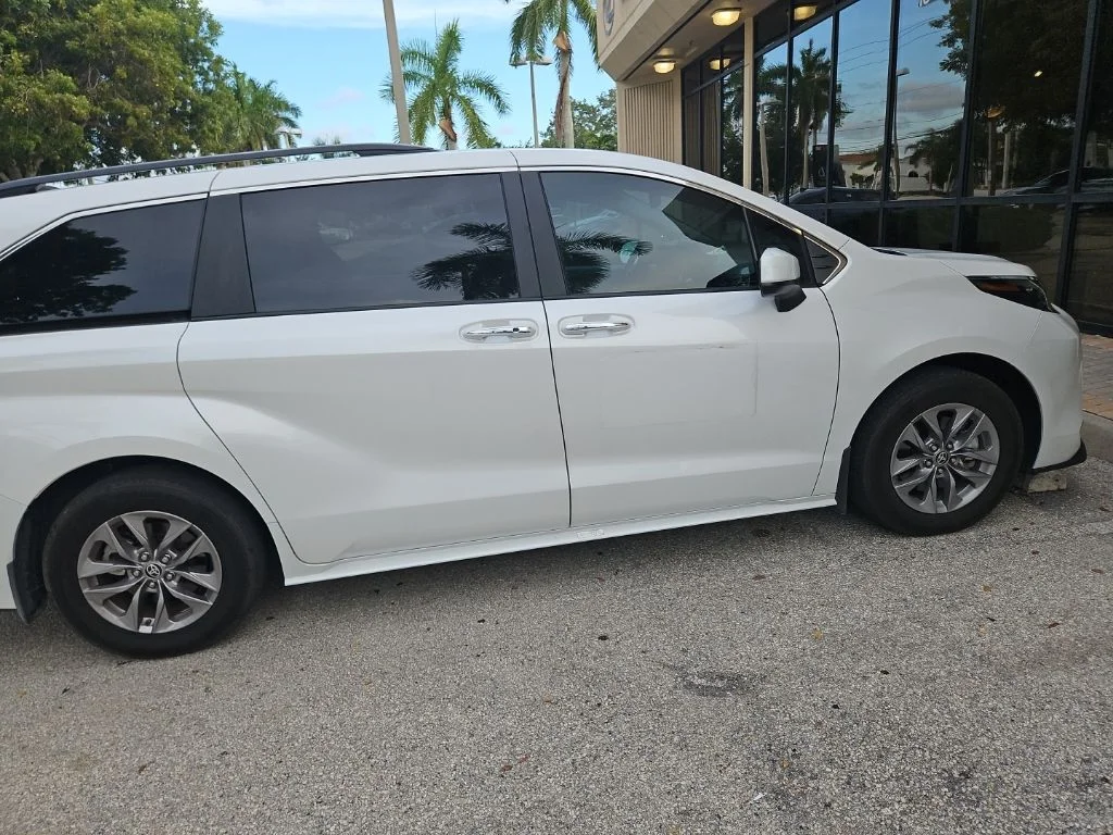Used 2025 Beige Toyota XLE image 4