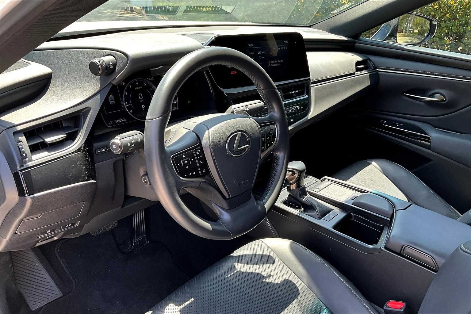 Used 2022 Eminent White Pearl Lexus  image 18