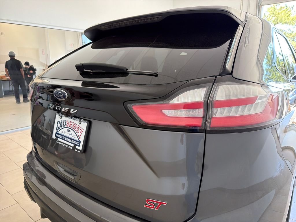 Used 2023 Gray Metallic Ford ST image 30