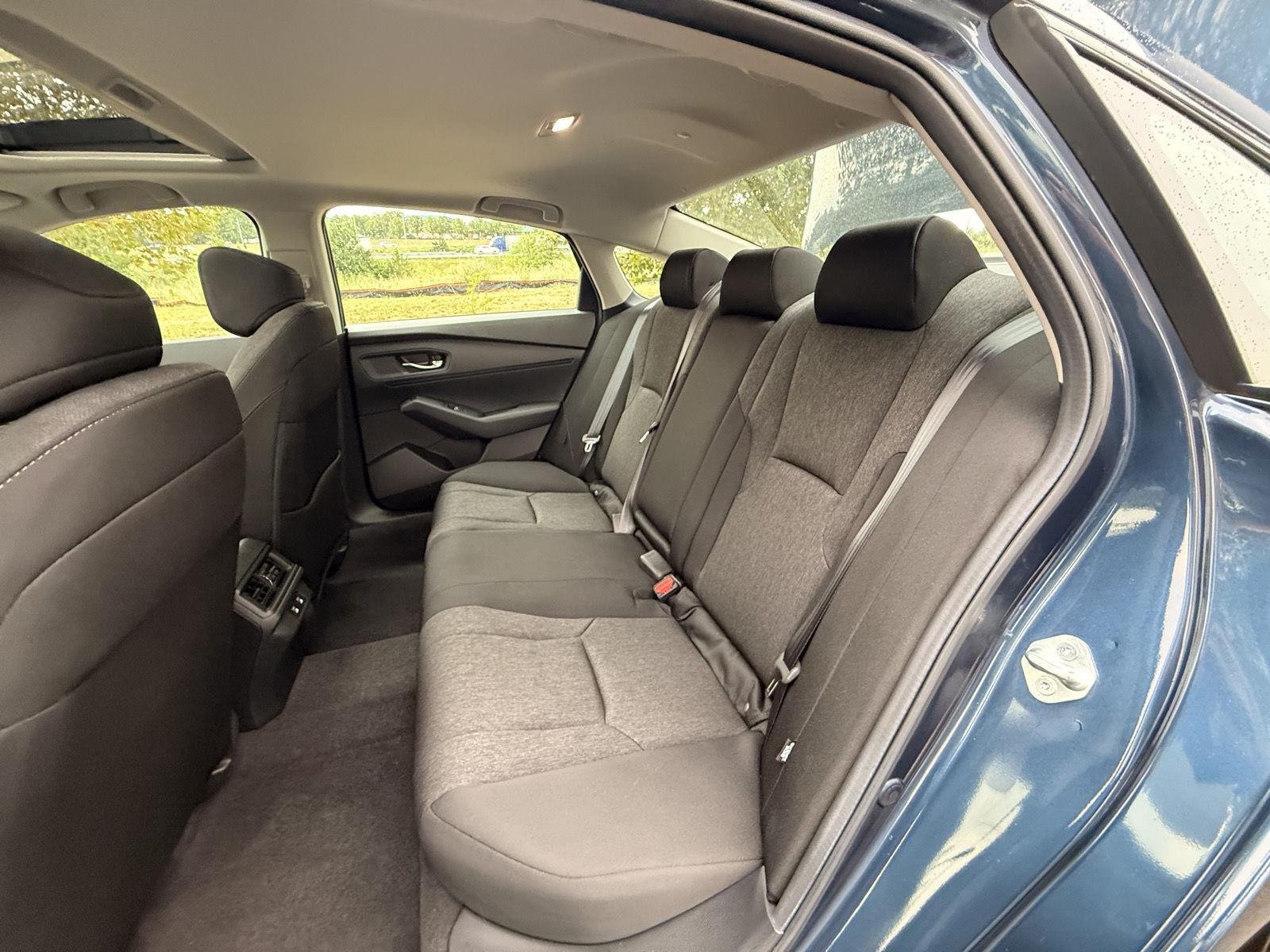 Used 2025 Canyon River Blue Metallic Honda SE image 17