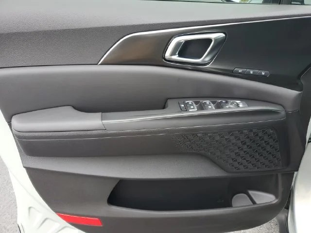 New 2027 Ivory Silver Kia EX image 17