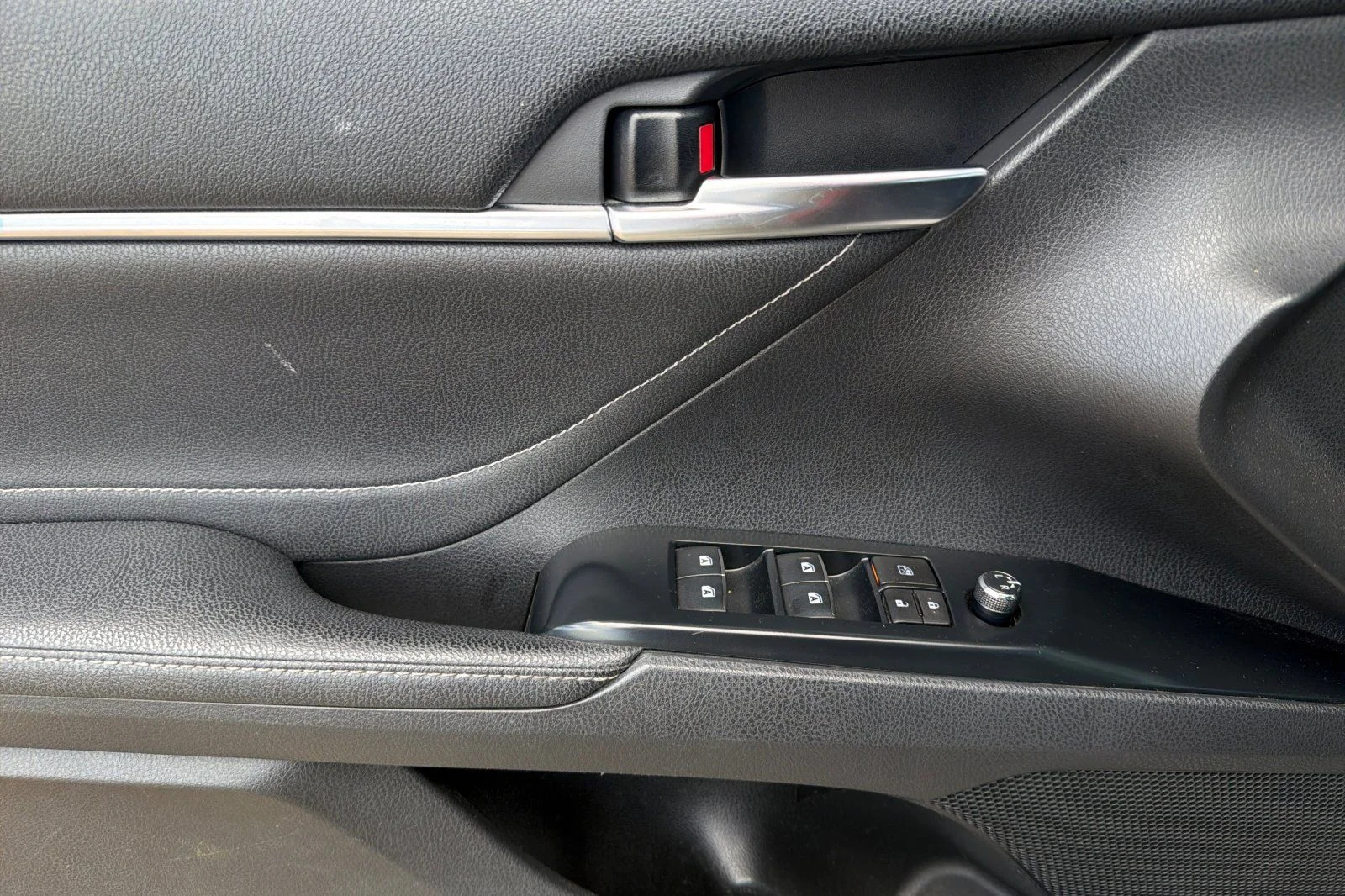 Used 2018 Gray Toyota XSE image 13