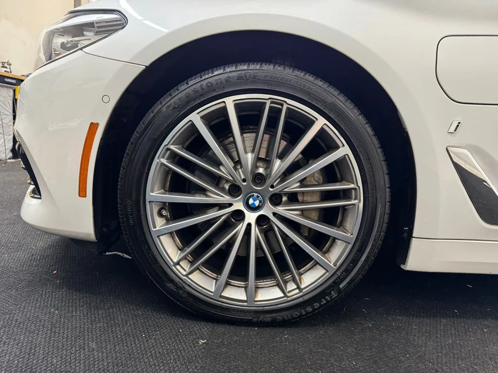 Used 2019 White BMW 530e iPerformance image 12