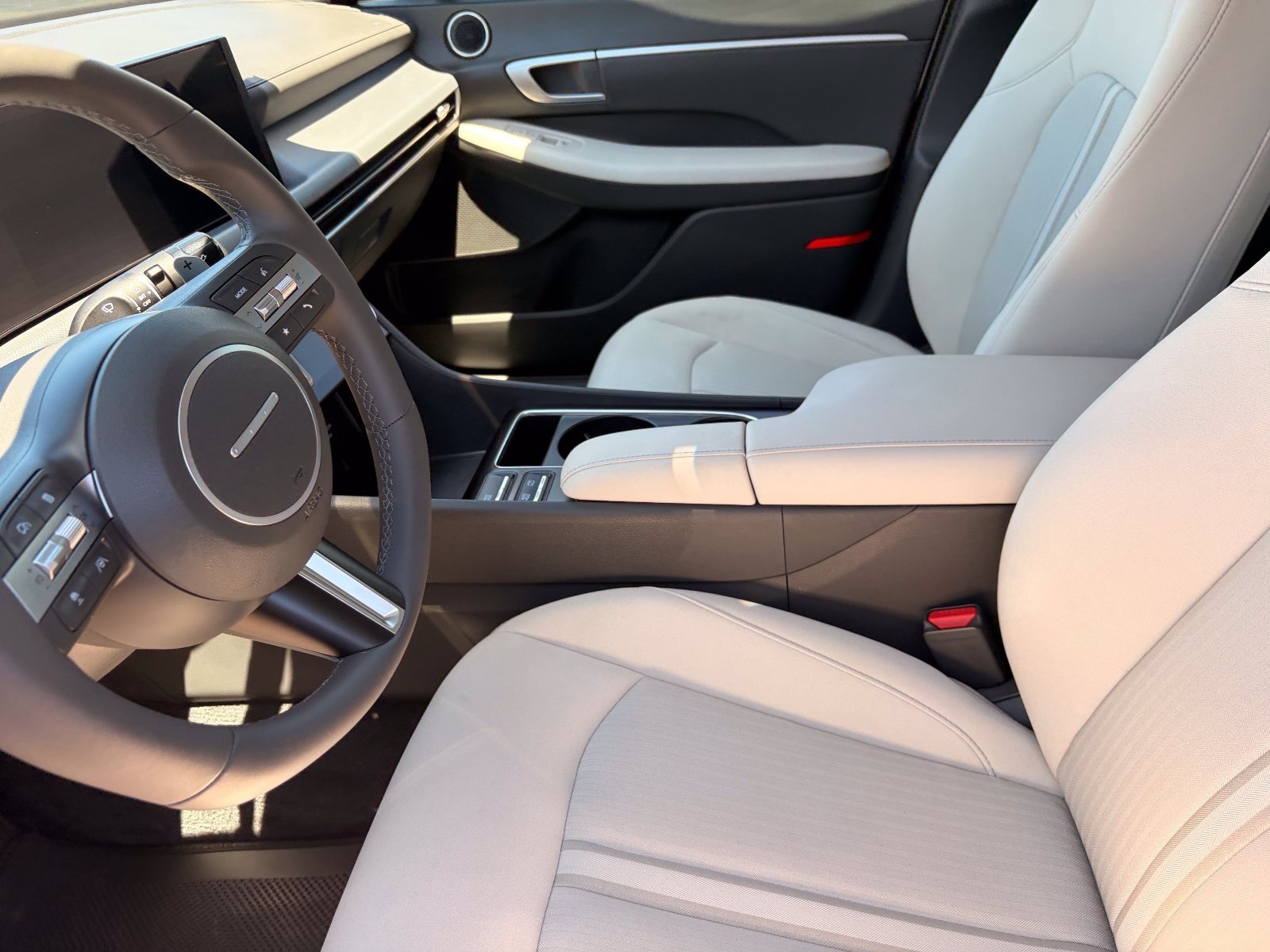 2026 Hyundai Sonata SEL - Photo 14