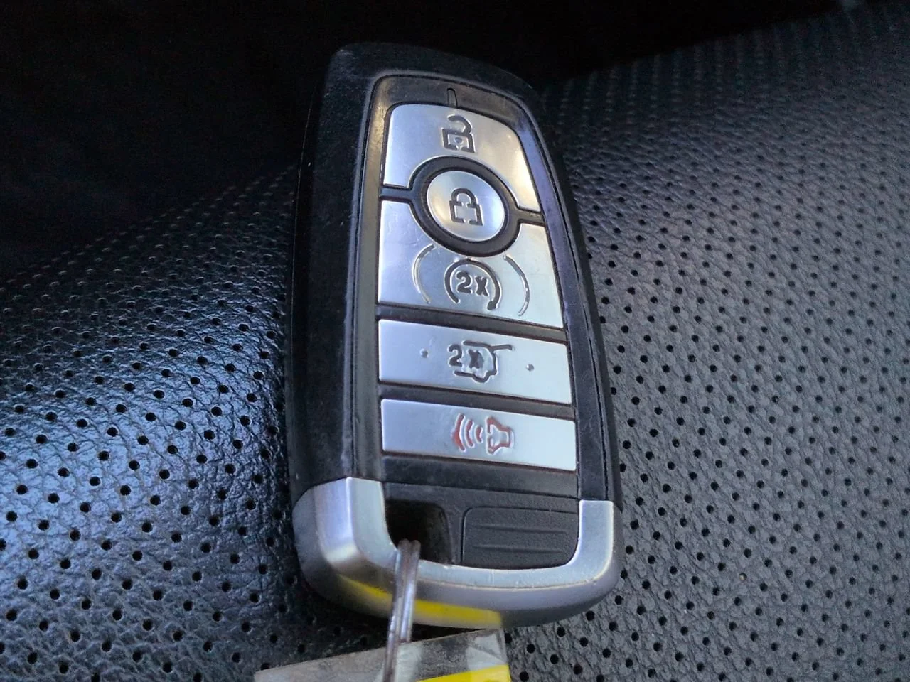 Used 2021 Black Metallic Ford XLT image 29