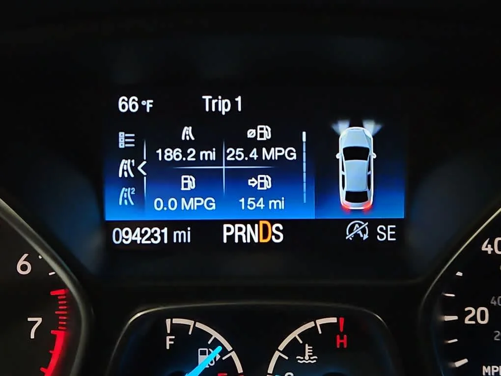 Used 2019 Sedona Orange Metallic Ford SE image 11