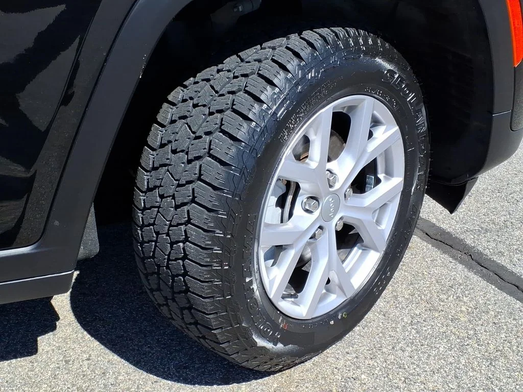 Used 2022 Black Jeep Limited image 4