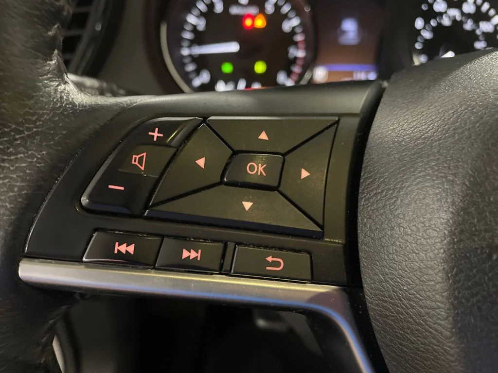 Used 2020 Gun Metallic Nissan SL image 15