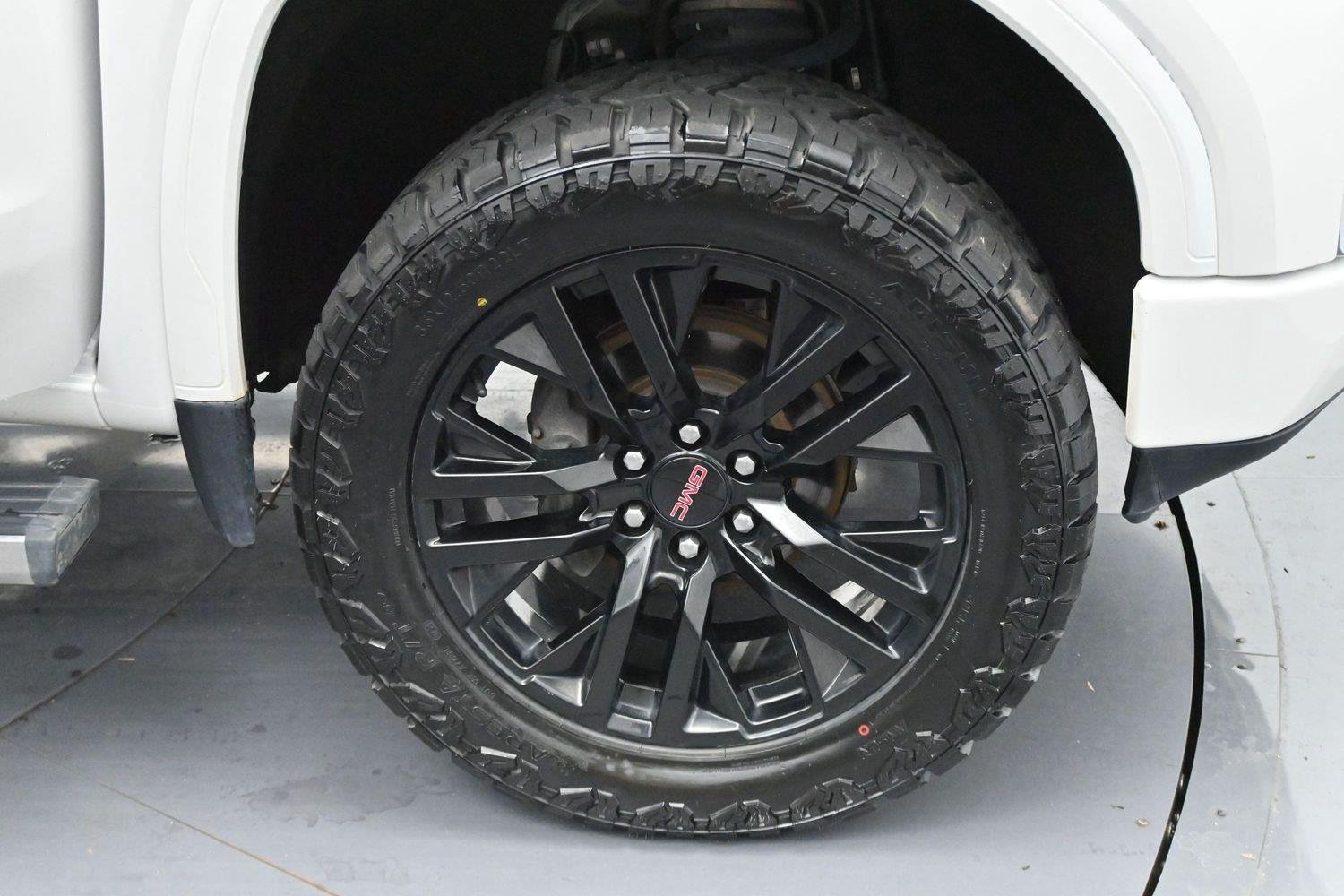 Used 2020 White Frost Tricoat GMC Denali image 35
