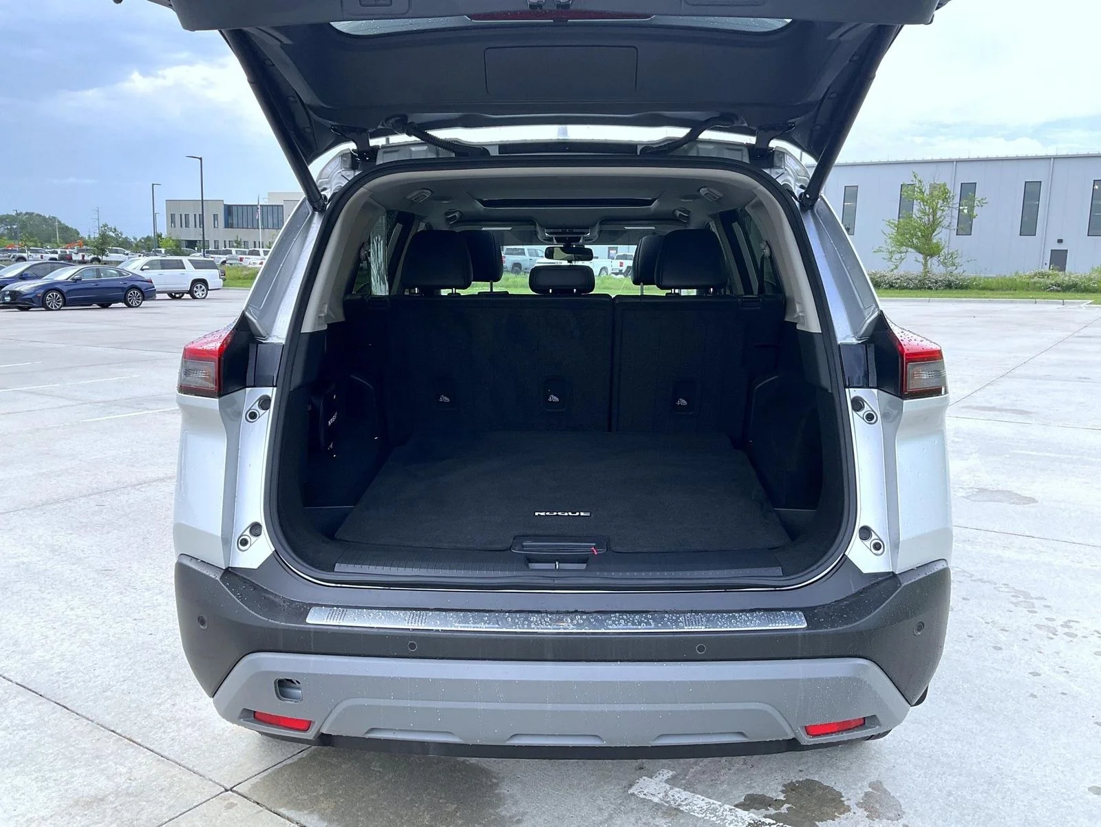 Used 2023 Silver Nissan SV image 9