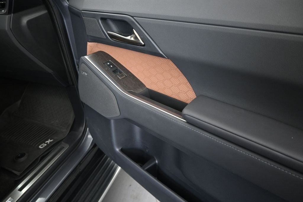 2024 Lexus GX Luxury - Photo 23