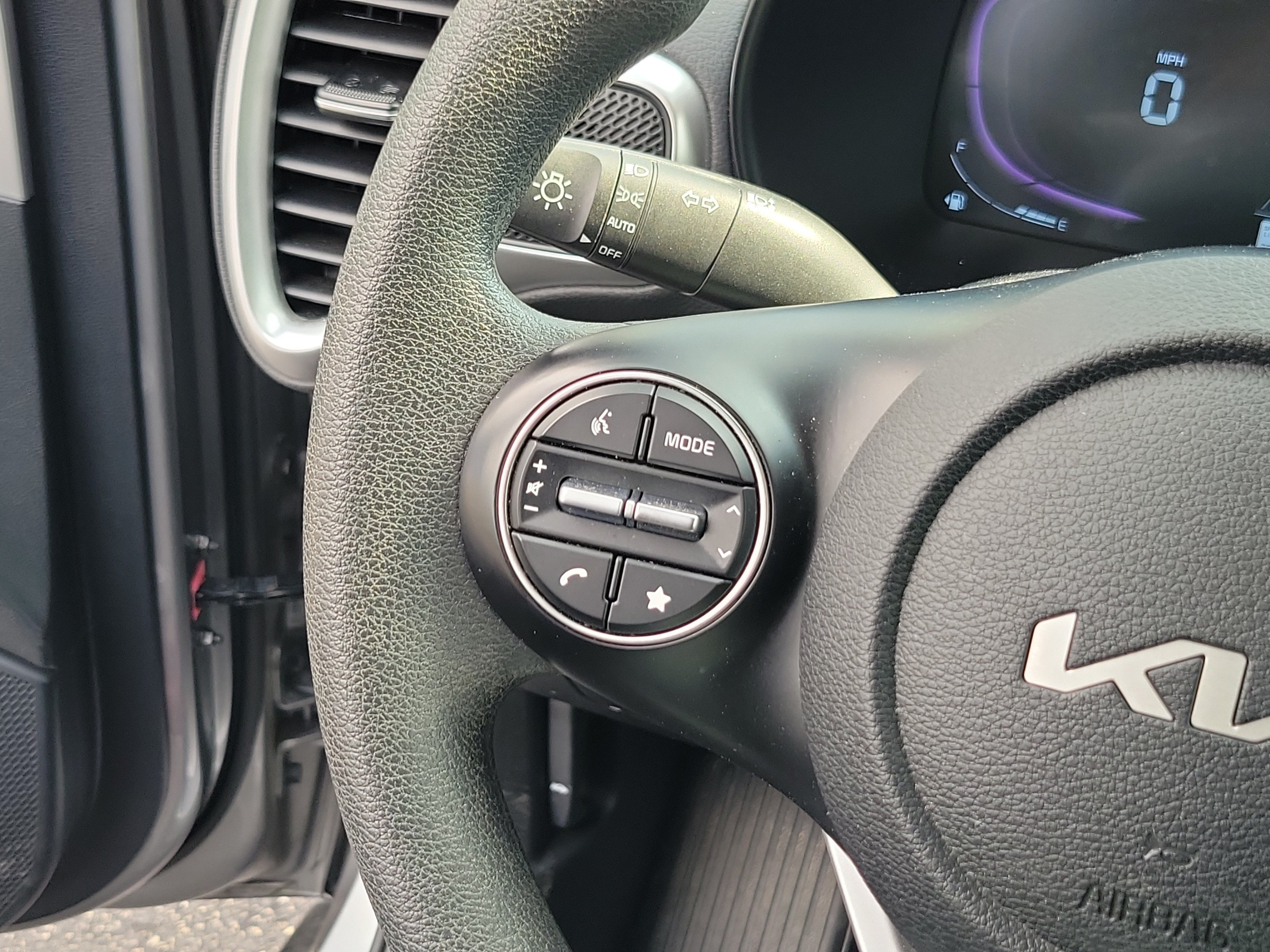 Used 2025 Gray Kia  image 19