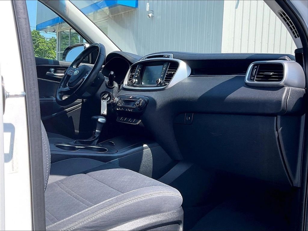 Used 2019 White Kia LX image 14