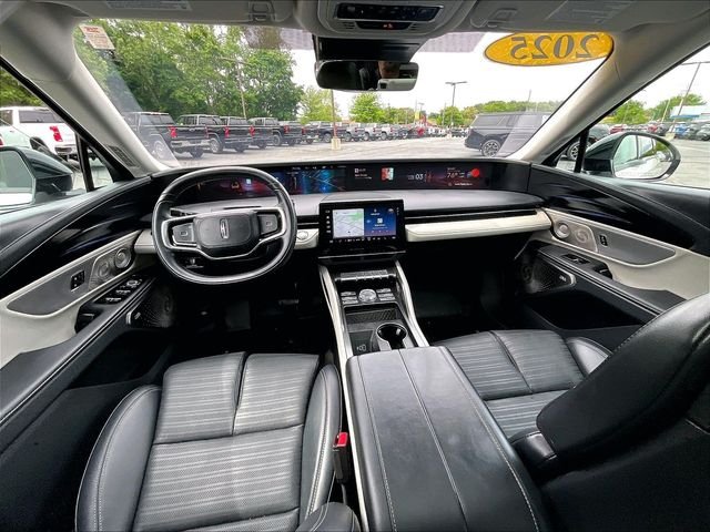 Used 2025 White Lincoln Reserve image 20